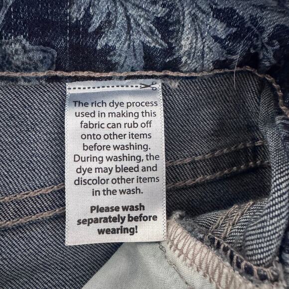 Time and Tru Mid Rise Size 12 Blue Floral Denim Cuffed Shorts - Picture 7 of 9